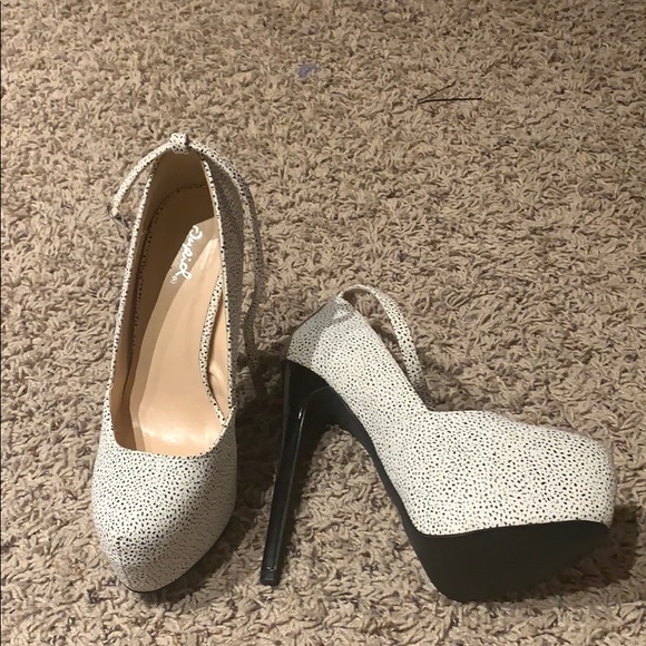 Heel - Picture 2 of 3